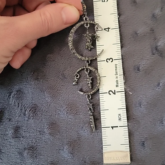 🤎 Sparkly Crescent Moon Earrings 🌙 - Picture 3 of 8
